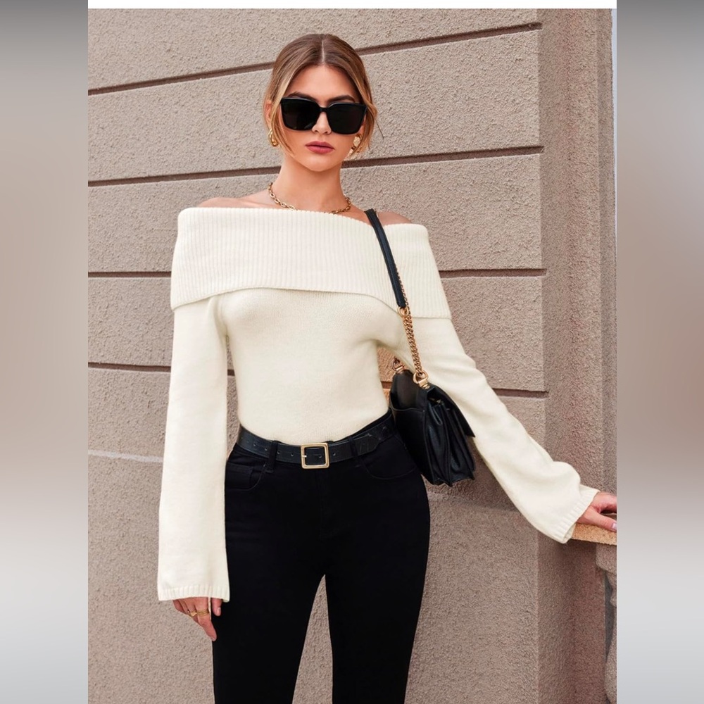 Off the shoulder design , long sleeve, strapless